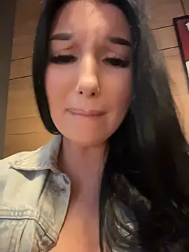 Tisha_Busty webcam