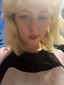 RonnieKiss webcam