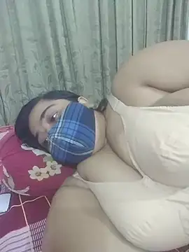 momo_loves webcam