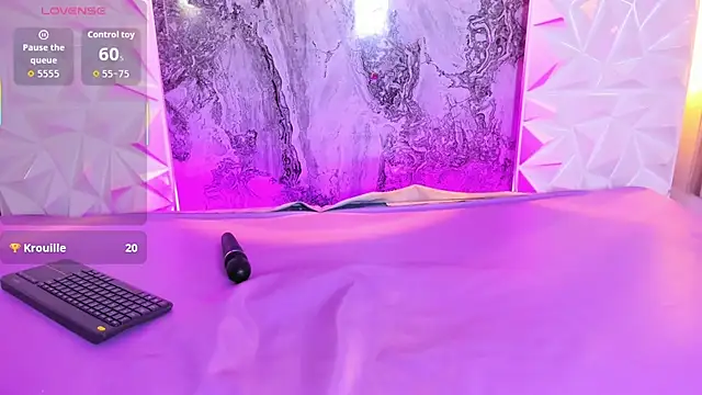 Playful_Violet webcam