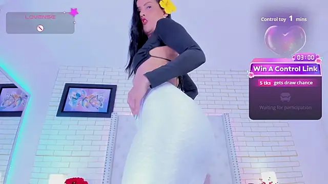Coco_Balenciaga_ webcam