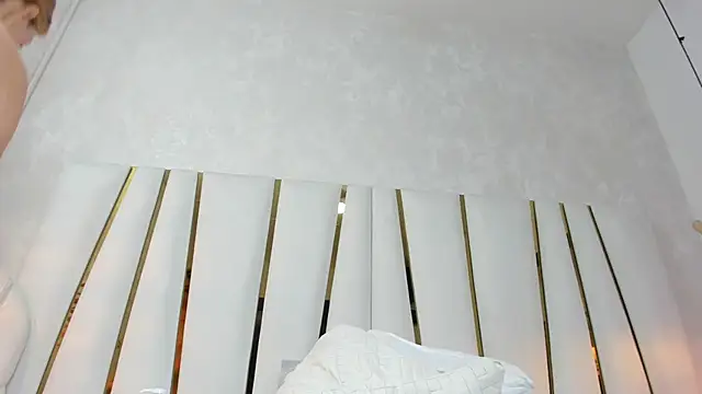 violet_gray_ webcam