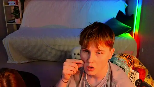 two_gerls_here webcam