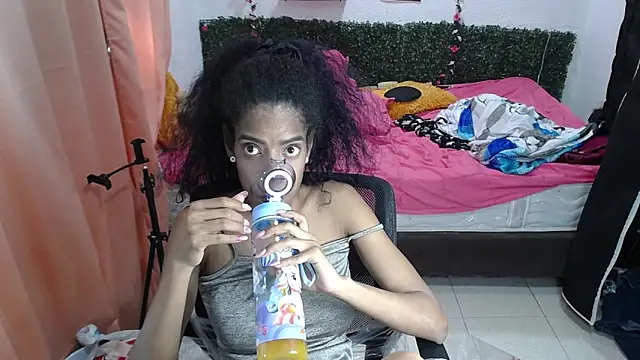 thianahorny webcam