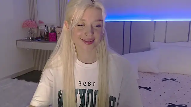 BlondyLi webcam