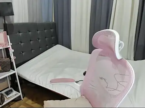 XTsUncutMargauxX webcam