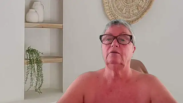 Mystery-Grandmother webcam