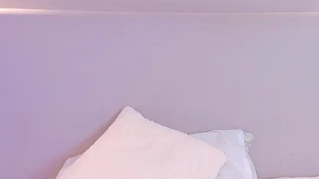 NaomiKlarc webcam