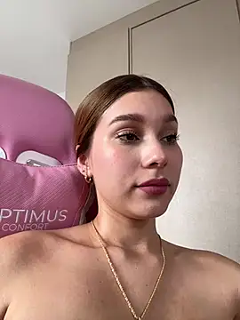 nikii__ (F teen) - doggy+ spanks