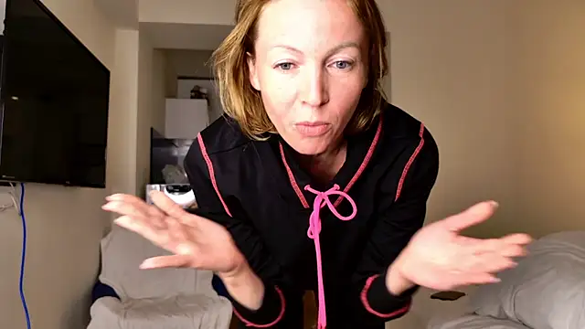 angelicfenix (Ask my age) - 1 Finger in pussy