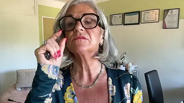 naughtymonicauk (F mature) - Dancing BODY TEASE