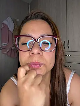 Pretty__Milf webcam