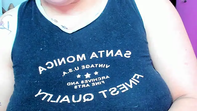 ScarletBigTitties webcam