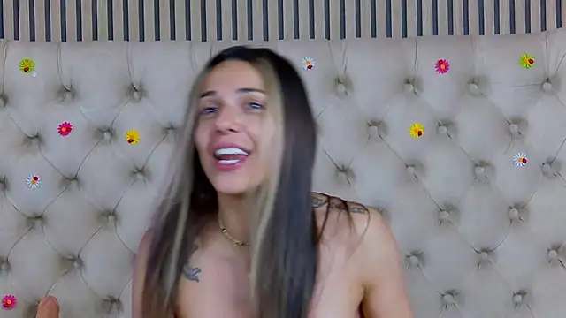 PlayfulShow webcam
