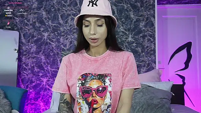 BrianaGolddenn webcam