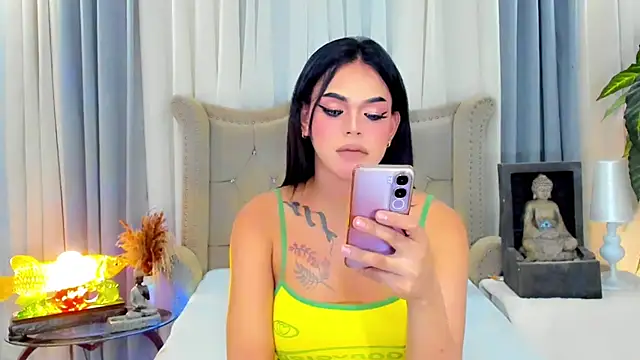 MochaliciousTransOnTop webcam