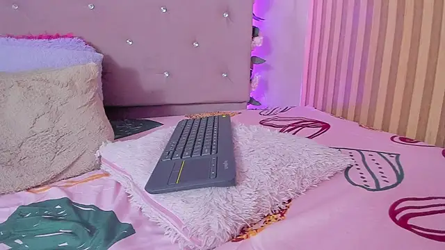 lovely__kiss__ webcam