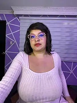 MiiaaJoness webcam