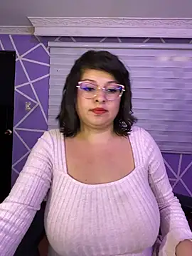 MiiaaJoness webcam