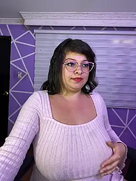 MiiaaJoness webcam