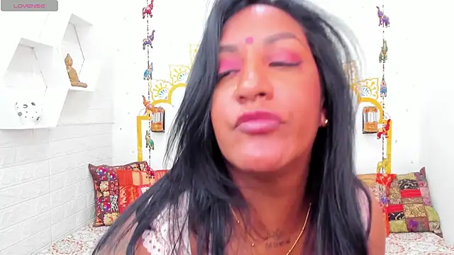LadyNahir webcam