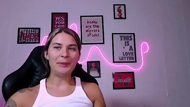 AlisaFrost webcam