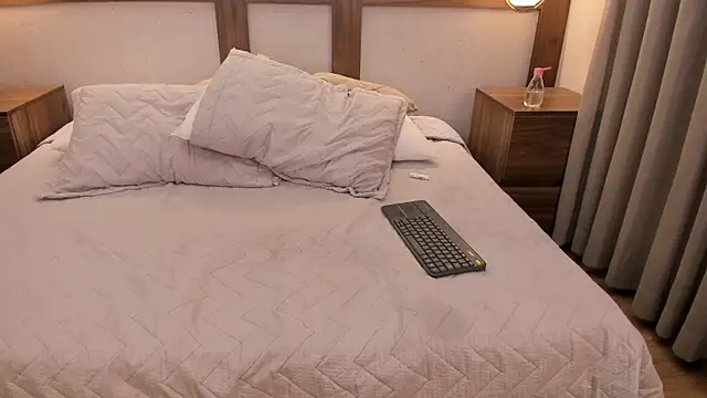 Emii_Lux webcam
