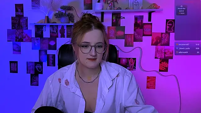 luna_berryy webcam