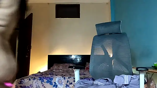 YourDesi_Laila_ webcam