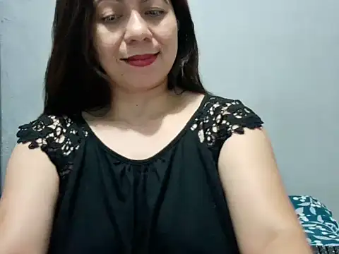 xxxHoneyBee29 webcam