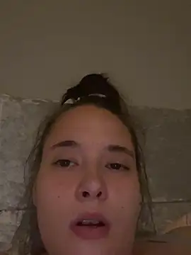 Poppylooloo webcam