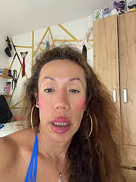 YOURSDEBORA webcam