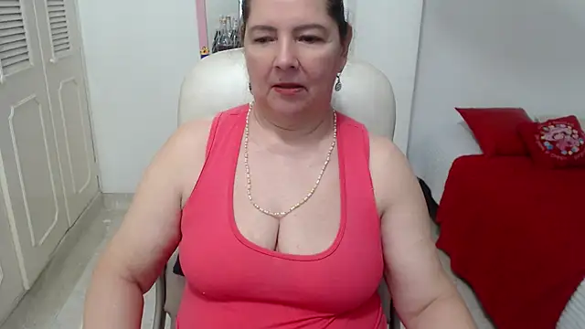 leonela_69 live cam on StripChat