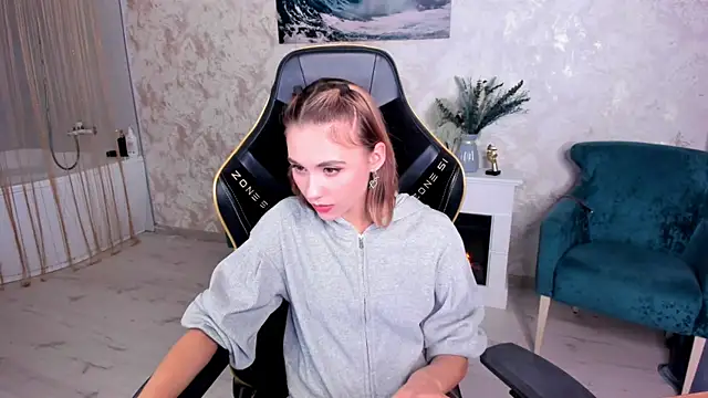 EllaCurtis webcam