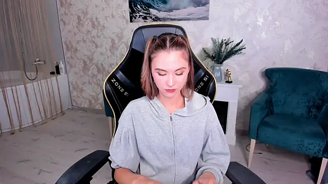 EllaCurtis webcam