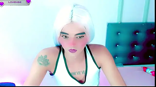 malahya_ live cam on StripChat