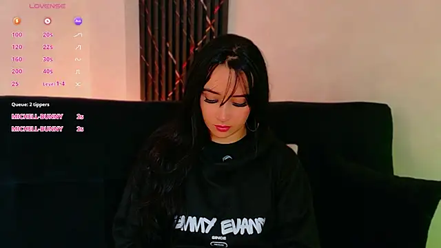 EmmyEvans1 live cam on StripChat