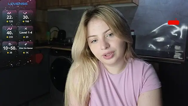 shy_blondiee webcam