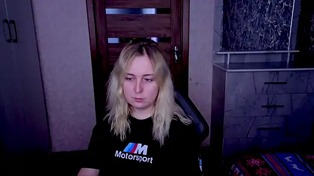 Kristy-Max webcam