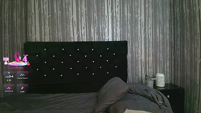 Alicee_Moonn live cam on StripChat