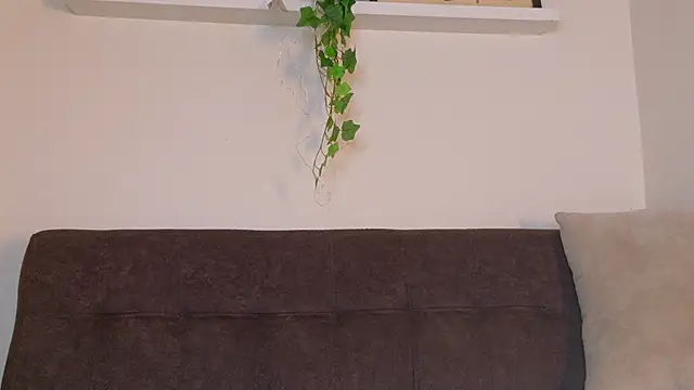 RiriiBrunette__ webcam