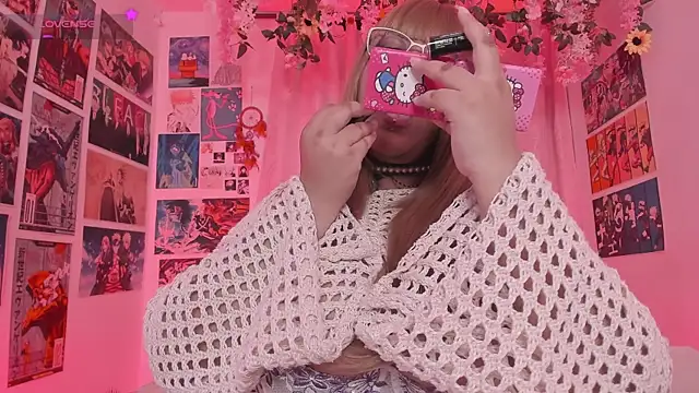 MissCurvyTop webcam