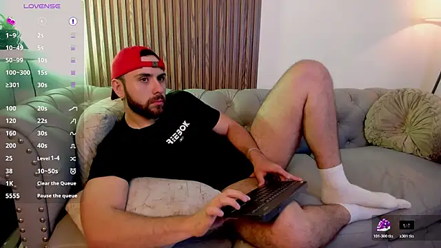 Maximo_Wolff live cam on StripChat