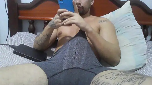 moreno_dotado22 live cam on StripChat