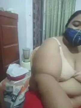 momo_loves webcam