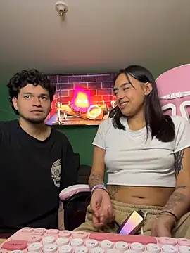 hotlatinocouple__ webcam