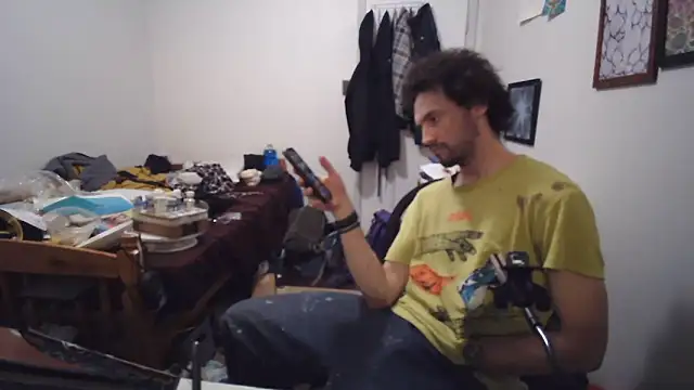 JohnnyMoves webcam