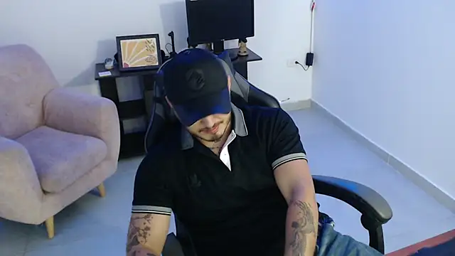 Thiago_420 live cam on StripChat