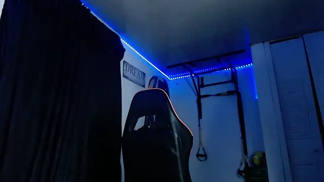 Adam_Hudsond webcam