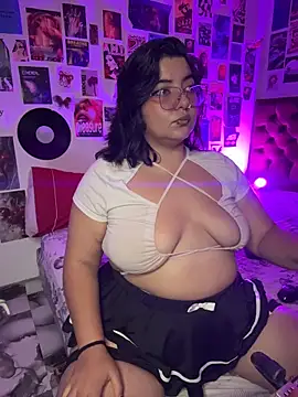 Roxy_f_w webcam